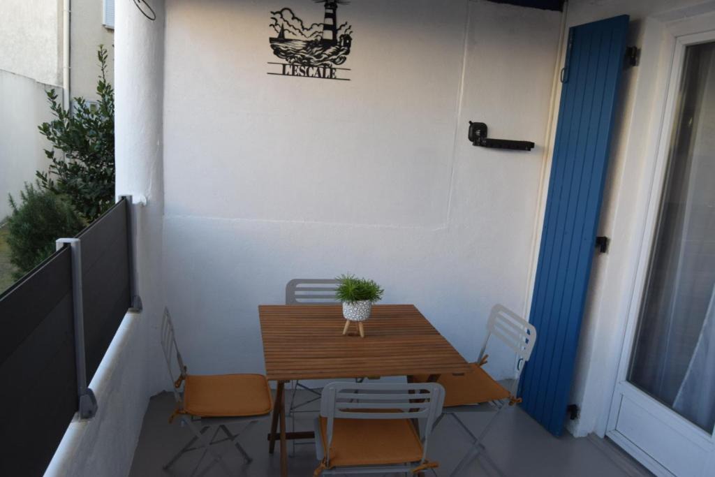 Fos-sur-Mer Apartment | L' Escale Plage 50m ,CLIM, WIFI, BOX TV