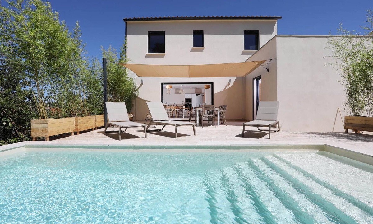 Vers-Pont-du-Gard Apartment | L'Olivier villa with private pool