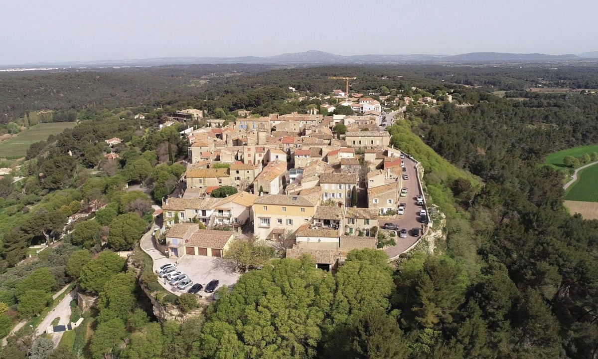 Cornillon-Confoux House | La bonne Adresse de Provence COCOON Swimming pool and Jacuzzi in Provencal village