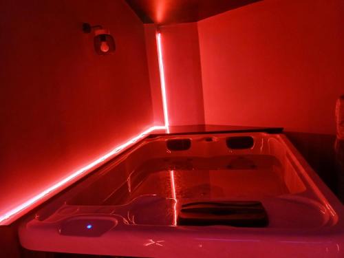 Manduel Apartment | La chambre des plaisirs secrets