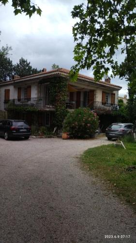 Velleron House | LA MAISON DU BONHEUR