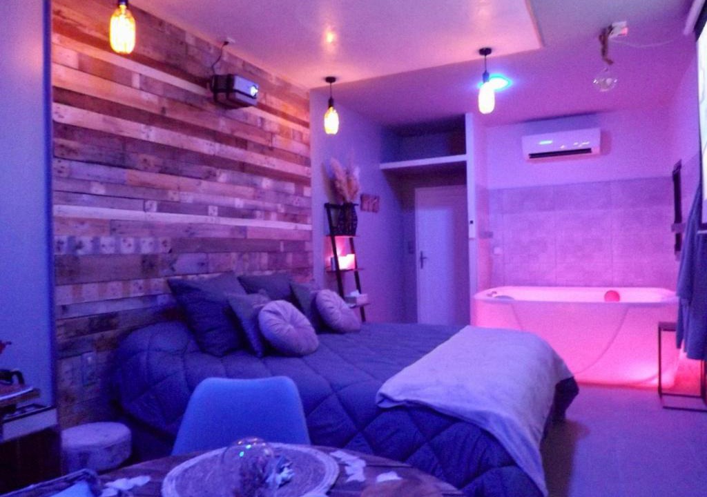 Entressen House | La Suite Côté Pool-House Piscine, Sauna & Jacuzzi privatifs