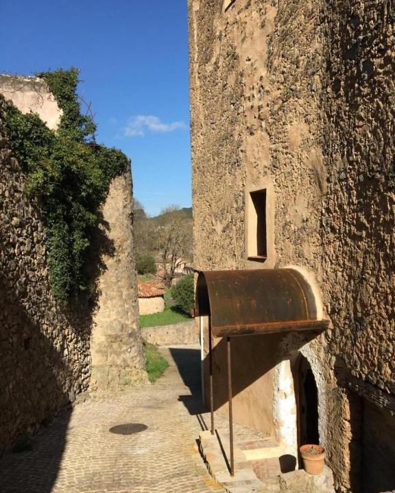 Entrecasteaux House | La tourelle aux hirondelles