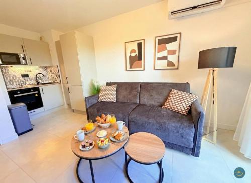 Croix-d'Argent Apartment | Le Cocon d'Argent, Terrace and Pool