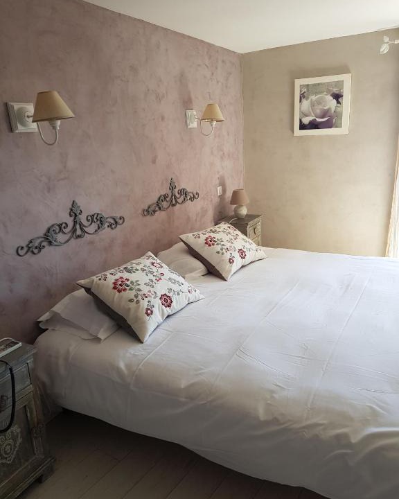 Murs Hotel | Le Crillon