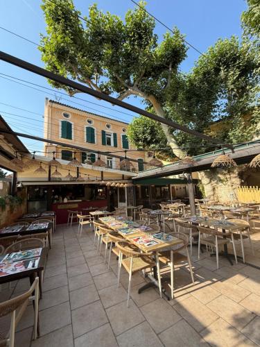 Aups Hotel | Le Grand Hotel