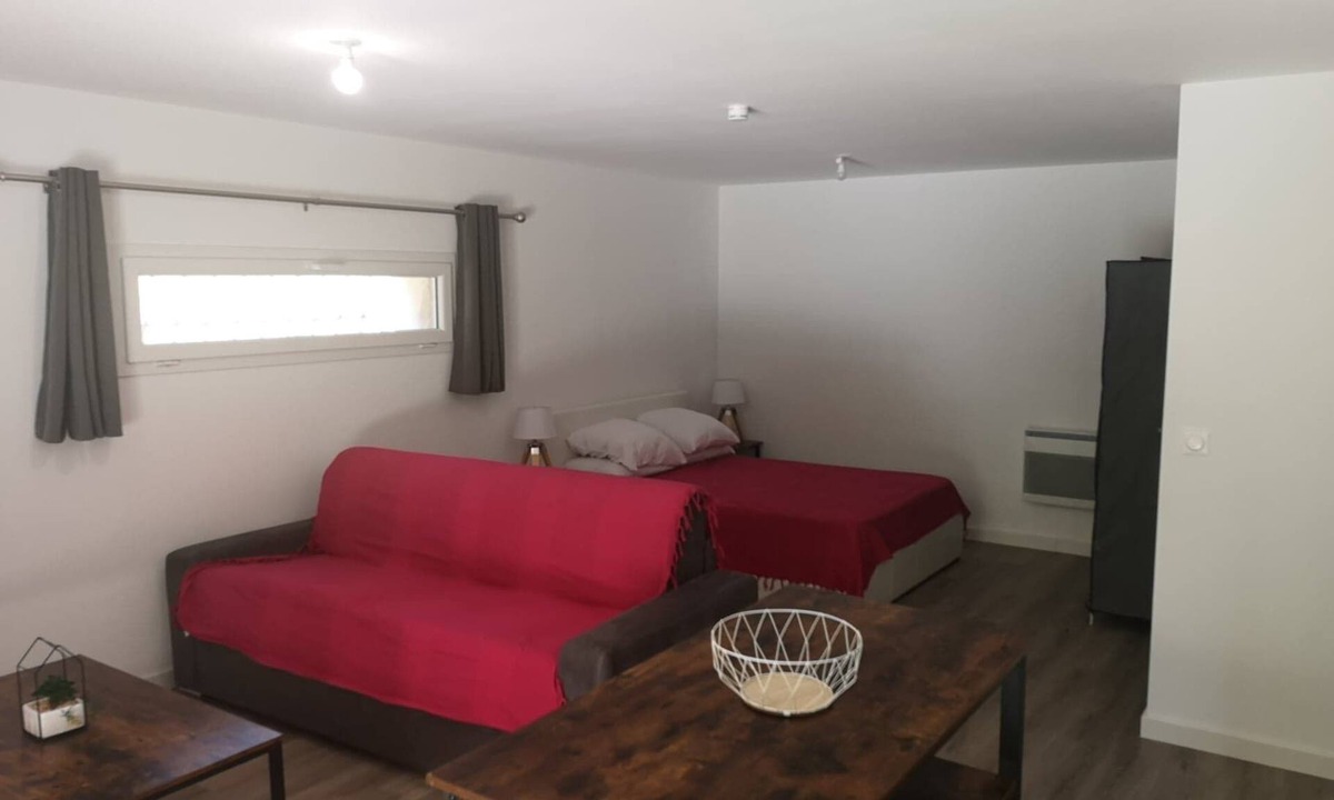 Saint-Mitre-les-Remparts Apartment | Le Grenadier Studio bas de villa