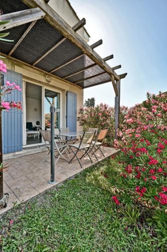 Saint-Saturnin-les-Avignon Apartment | LE PETIT BONHEUR - PLACE PARKING PRIVEE - CLiM - TERRASSE - PISCINE PARTAGEE - PROCHE PARC SPIROU