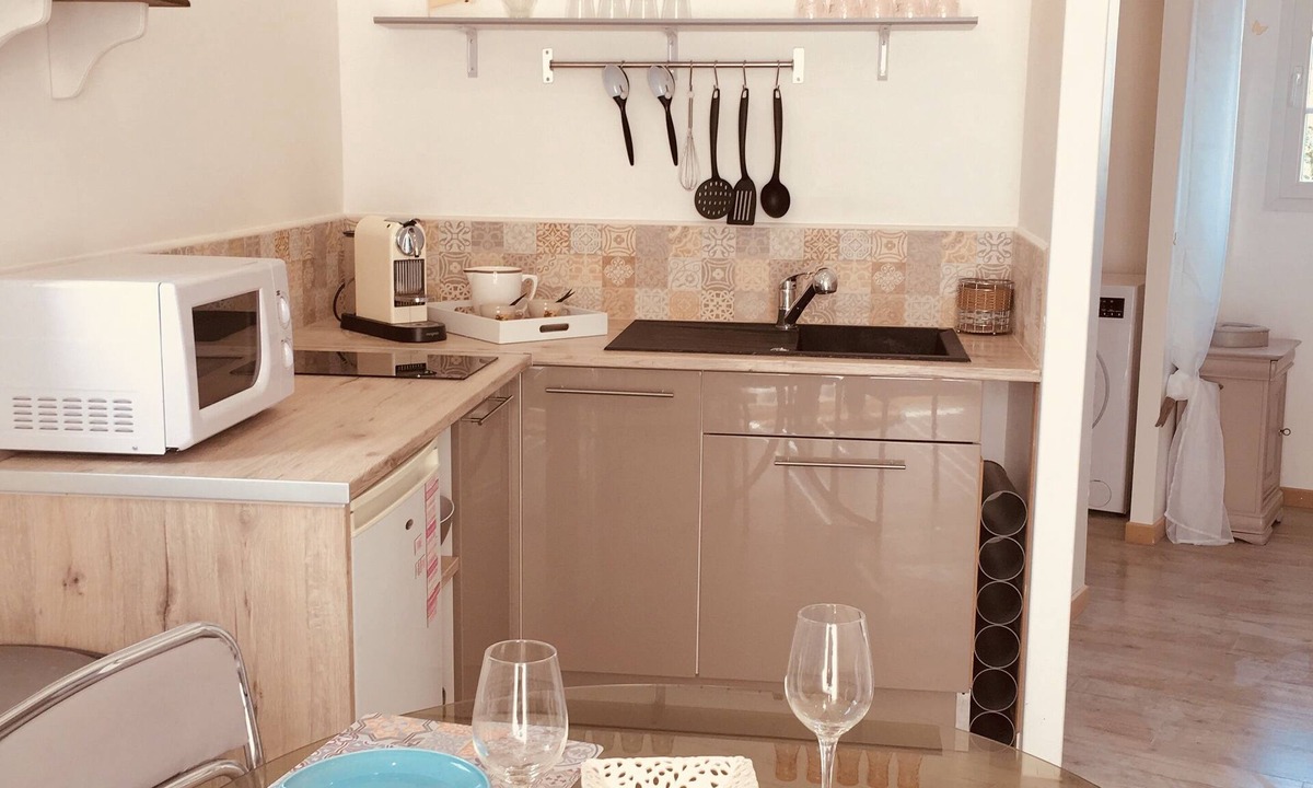 Chateauneuf-Val-Saint-Donat House | Les Papillons 40m2, a real cocoon for two lovers! Shared swimming pool