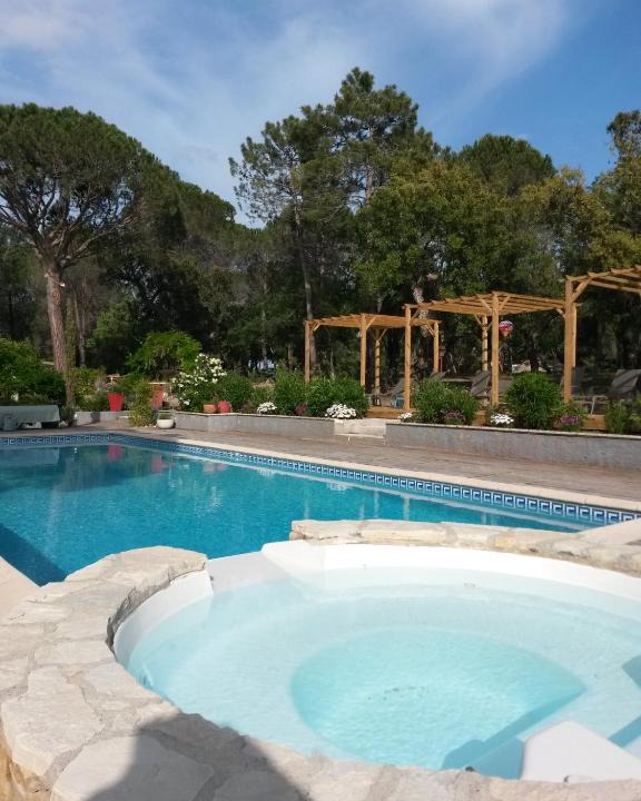 Roquebrune-sur-Argens Bed & Breakfast | Les Mayombes