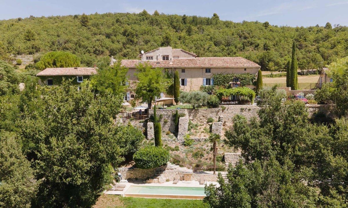 Saint-Martin-de-Castillon House | Luberon – A charming property enjoying a beautiful view – Sleeps 14