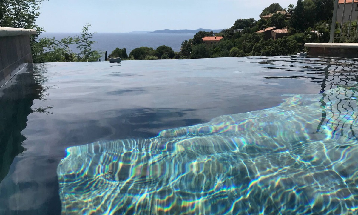 Le Rayol Villa | Luxury 6-bedroom villa with heated pool, 180° sea view, walking distance to beach