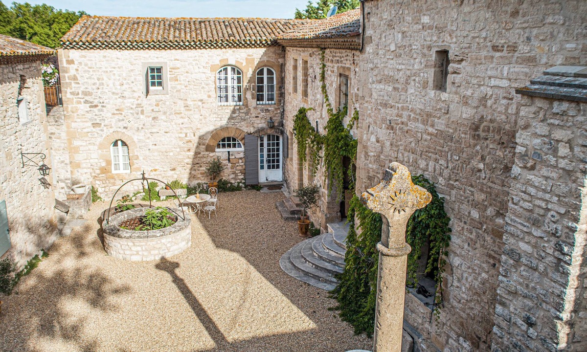 Rognes House | Magnificent 12th century priory in Provence - 9 rooms