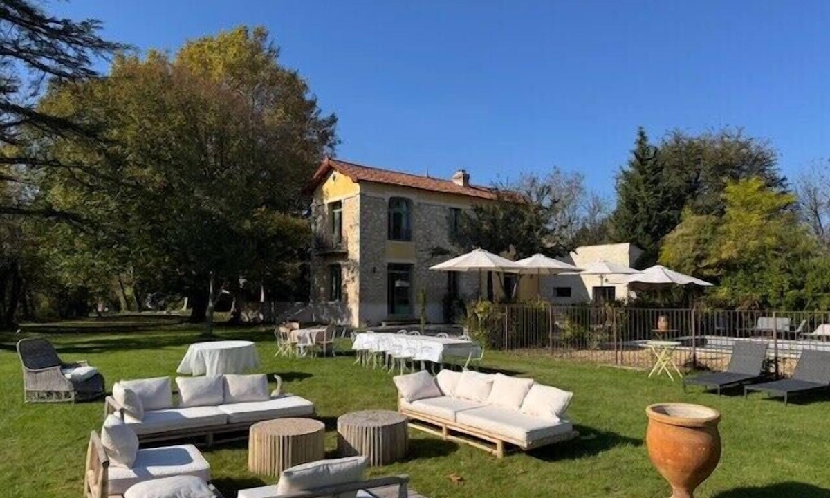 Le Thor House | Magnificent Bourgeois House Renovated with Elegance and Art Deco Style