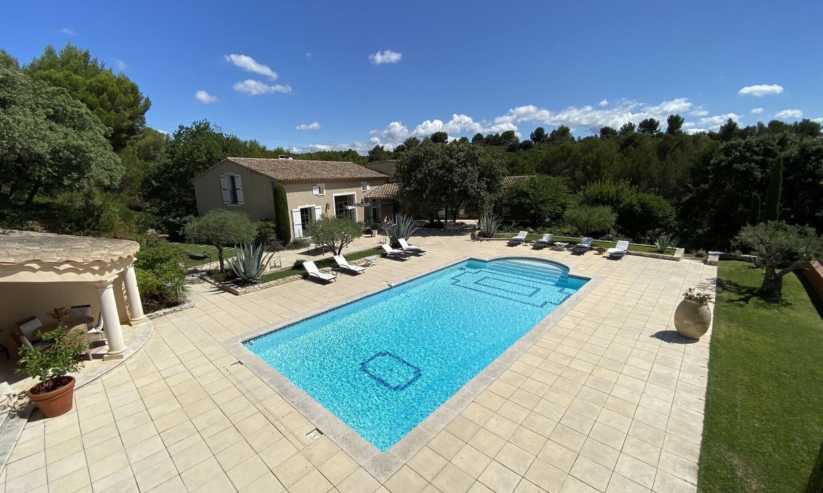 Aurons Villa | Magnificent Provencal villa of 300 m2 air-conditioned with large south-facing swimming pool