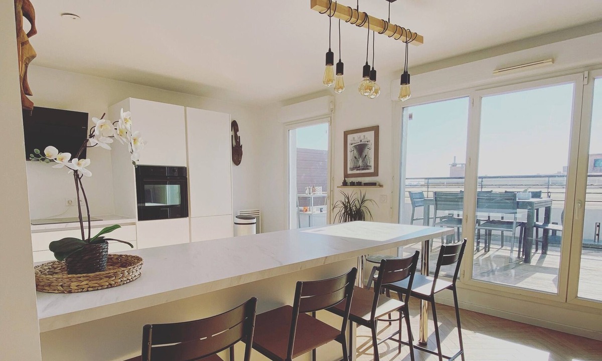 Les Chutes Lavie Apartment | Magnificent Roof-Top apartment with sea view and 2 parking spaces.