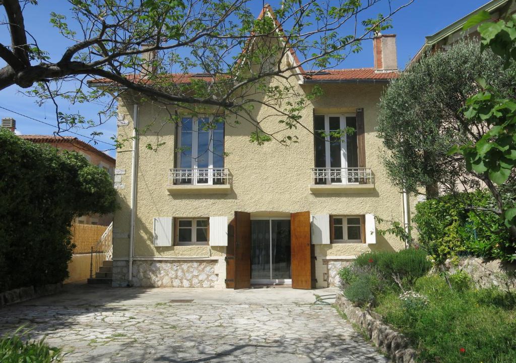 Montolivet Villa | Maison avec jardin sur une colline