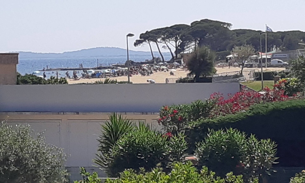 Miramar House | Maison Calme, Avec Parking Privatif à 100m à Pied de la Plage