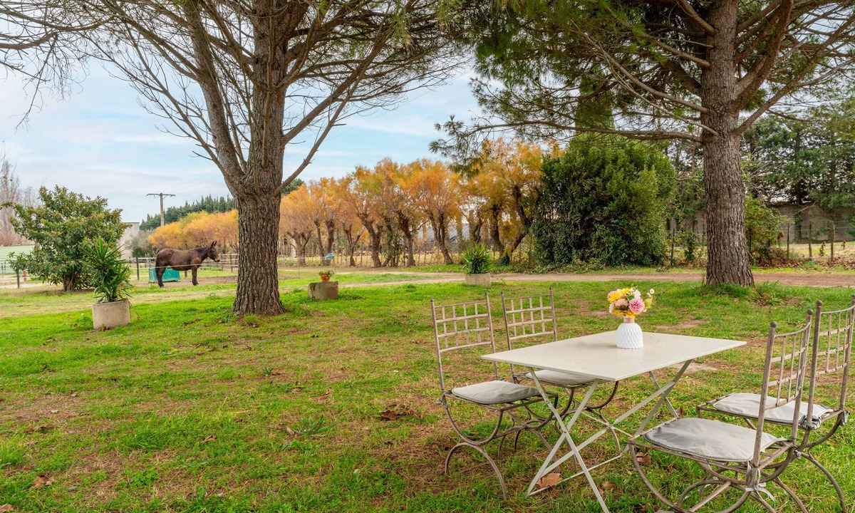 Beaucaire House | Maison Marquet, air conditioning and shared garden'