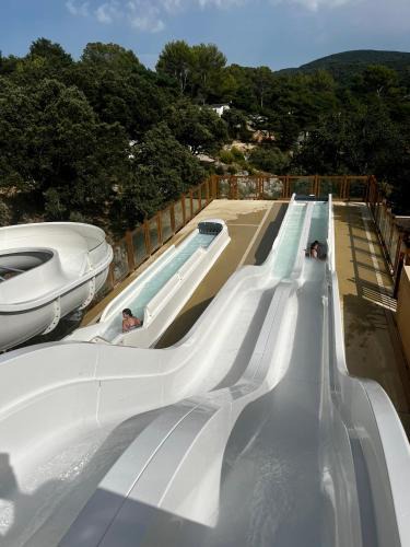 Montagnac-Montpezat Other | Mobil-home dans camping 4*