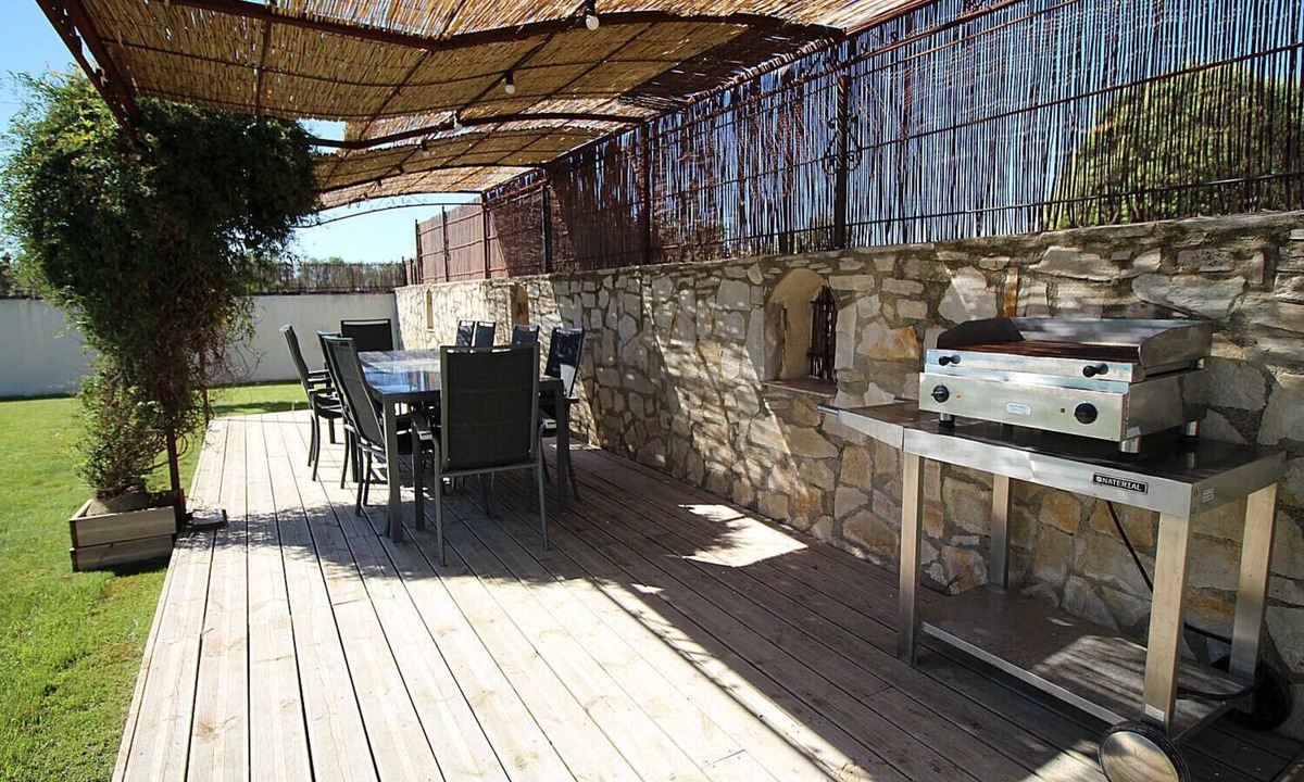 Garons Villa | Near Nîmes, house with spacious volumes, beautiful pool, dog allowed