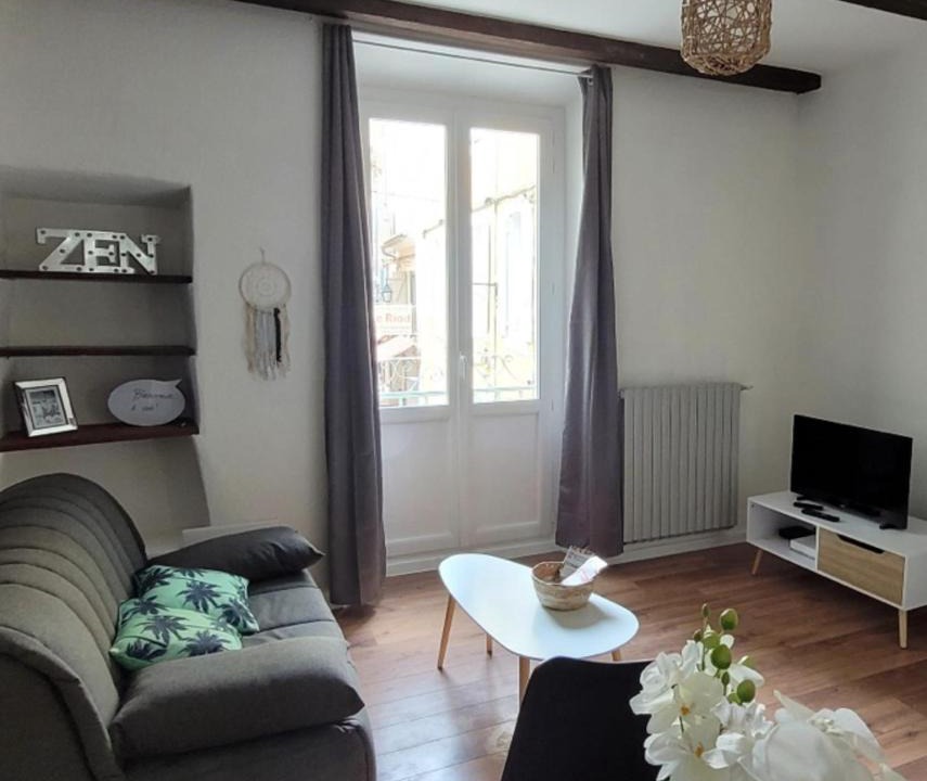 Orange Apartment | Nice studio in front of the ANTIQUE theater