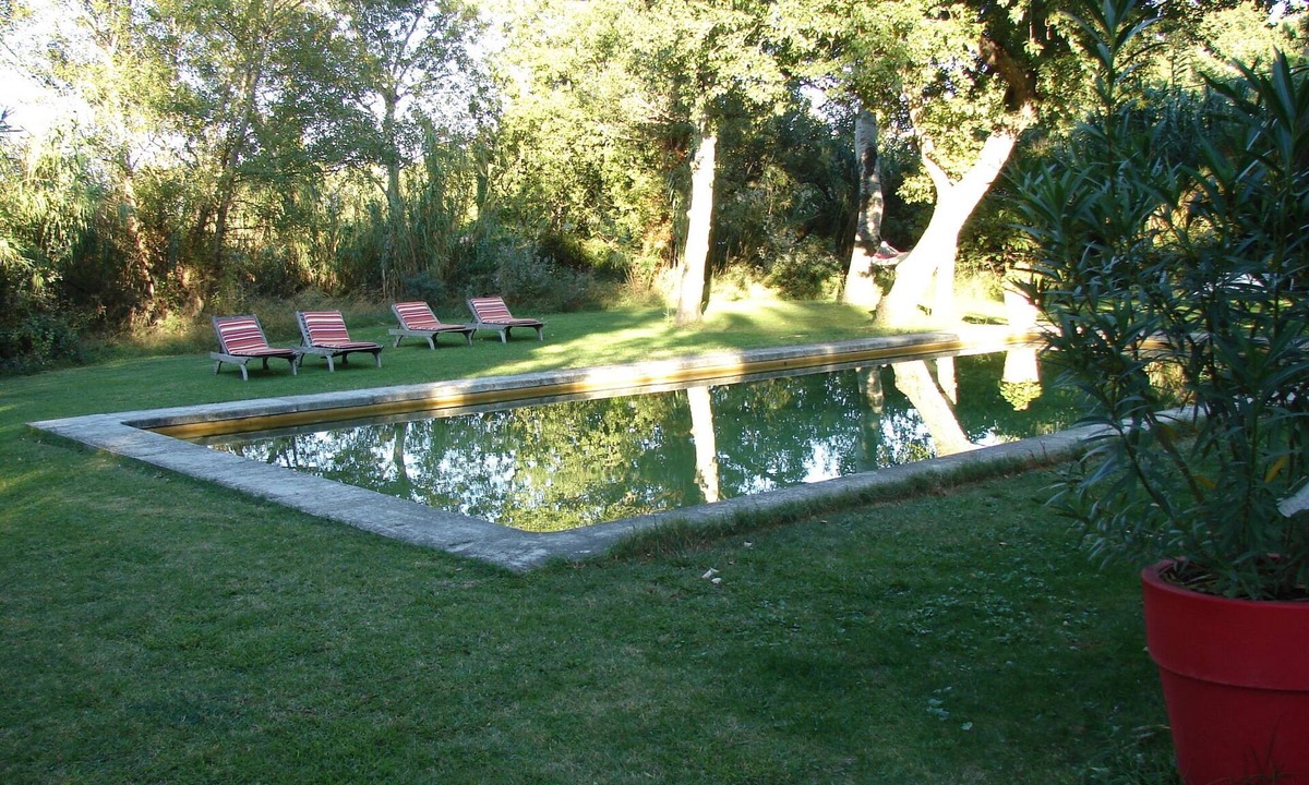 Rochefort-du-Gard Apartment | "Old Silk Mill" carastery house