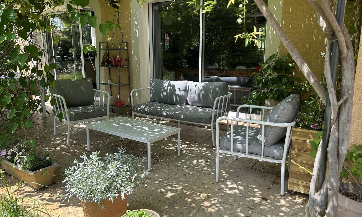 Caumont-sur-Durance House | Pleasant air-conditioned family home with swimming pool and garden