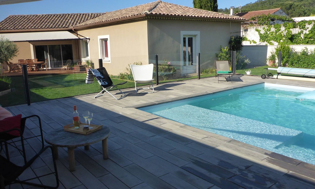Bagnols-sur-Ceze Villa | Pleasant villa with pool