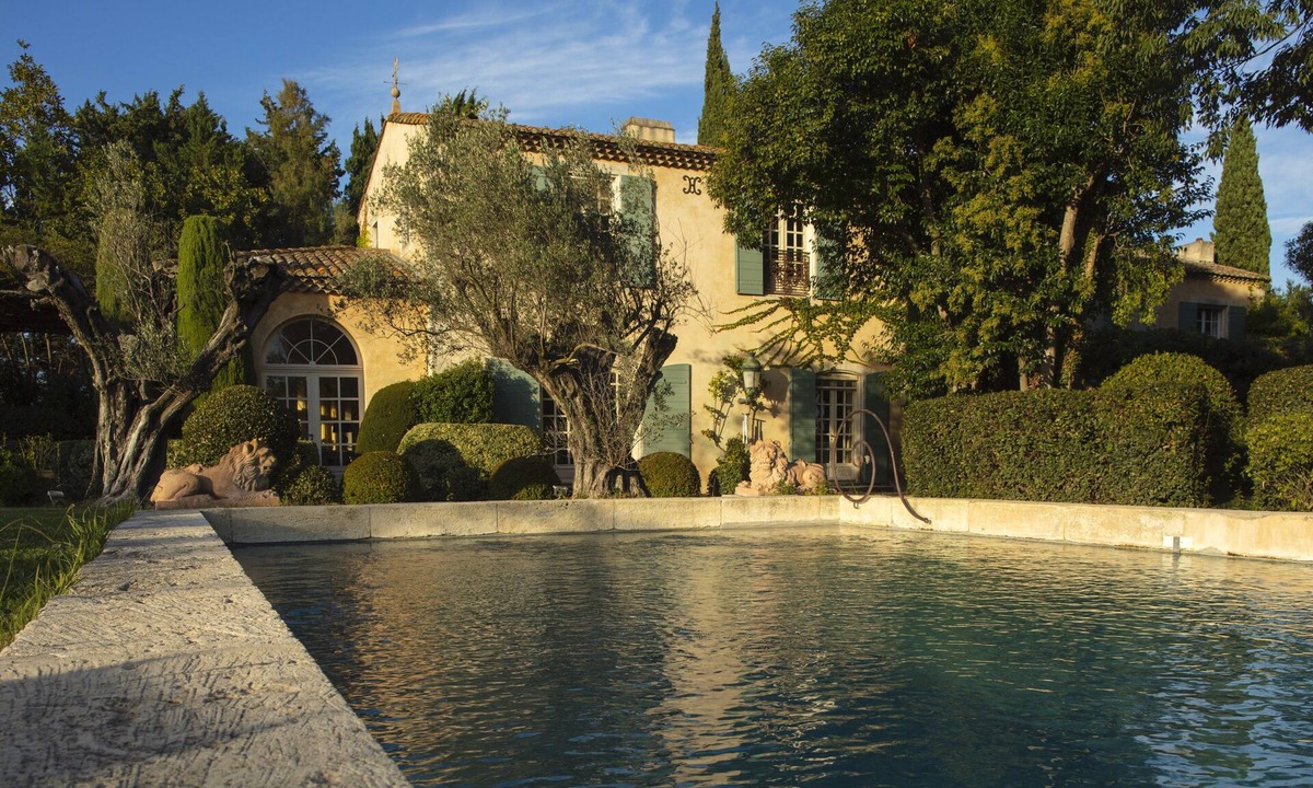 Mouries House | Prestigious estate with swimming pool on a beautiful horse farm in Provence