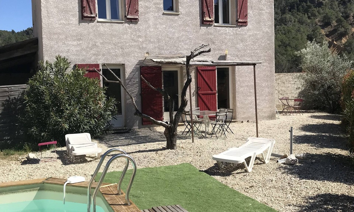 Propiac House | Propiac village house