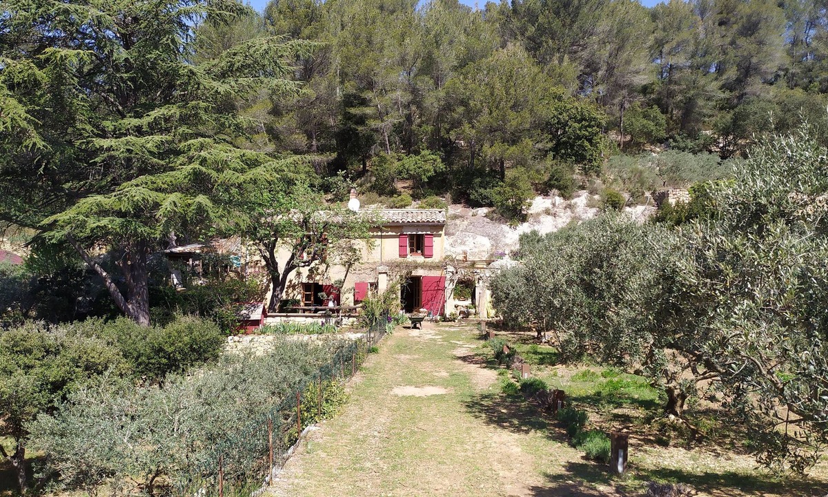 Jouques Cottage | Provencal cottage with Jacuzzi and pétanque court
