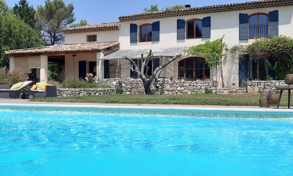 Venelles House | Provencal house near Aix en Provence with bowling pitch and swimming pool.