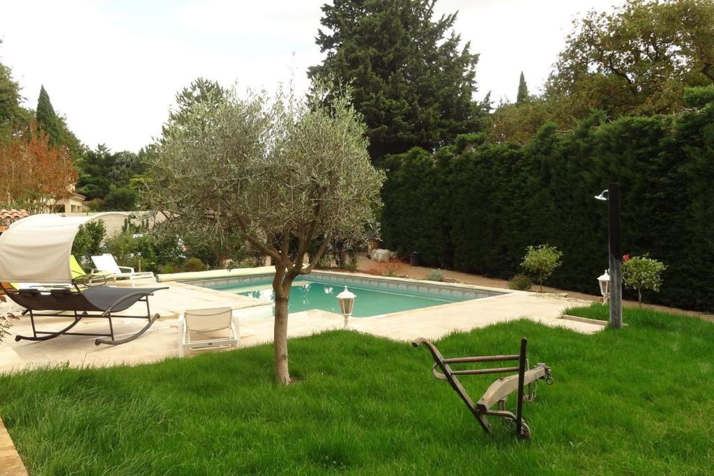 Vedene Apartment | Provencal House With Pool