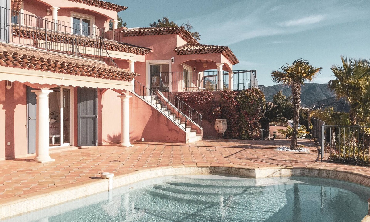 La Londe-les-Maures Villa | Provençal villa with swimming pool and breathtaking view of the Porquerolles Islands