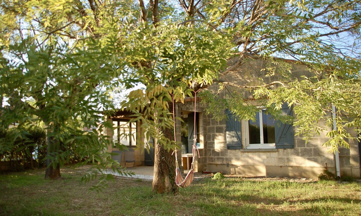 Les Angles House | Quiet house and garden, 10 minutes from Avignon - available. 1st week of Festival