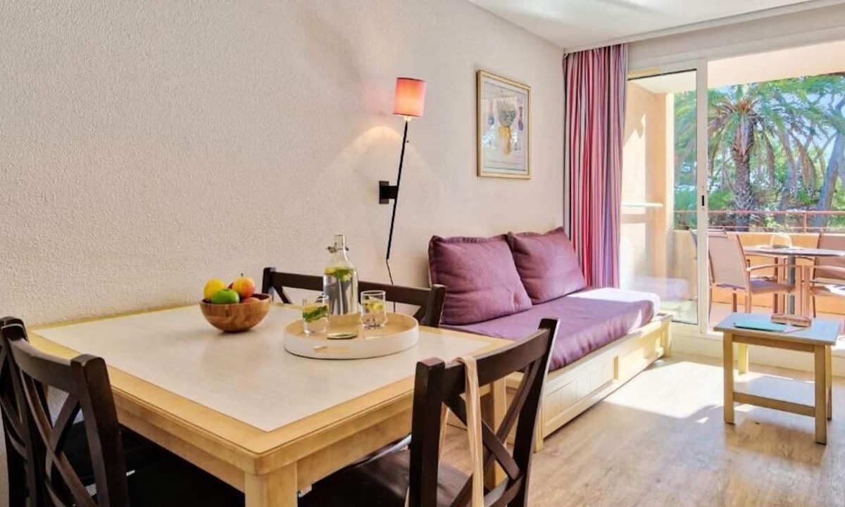 Giens Apartment | Résidence Pierre & Vacances La Pinède*** - Apartment for 4 people - 1 bedroom - Terrace or balcony - Garden view
