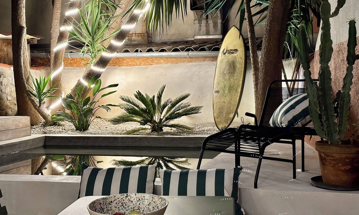 Les Chutes Lavie Condo | RDJ Avec Terrasse et Petite Piscine