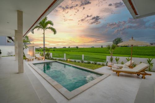 Pererenan Villa | Santorini Sunset NEW 4 BR villa with beautiful rice paddy view and a large pool