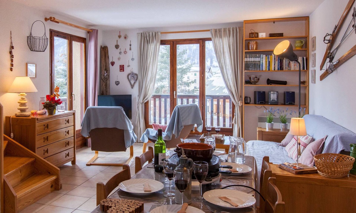 Monetier-les-Bains Apartment | Spacious Chalet · 9 guests · Terrace & Garden · Private Parking
