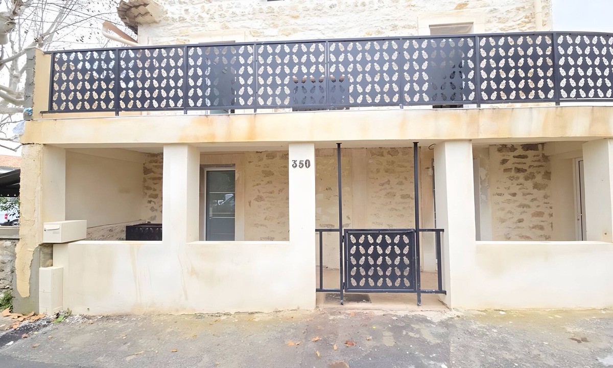 Robion Apartment | Studio Apartment 'Canto Cigalo Rdc 1' with Wi-Fi and Air Conditioning