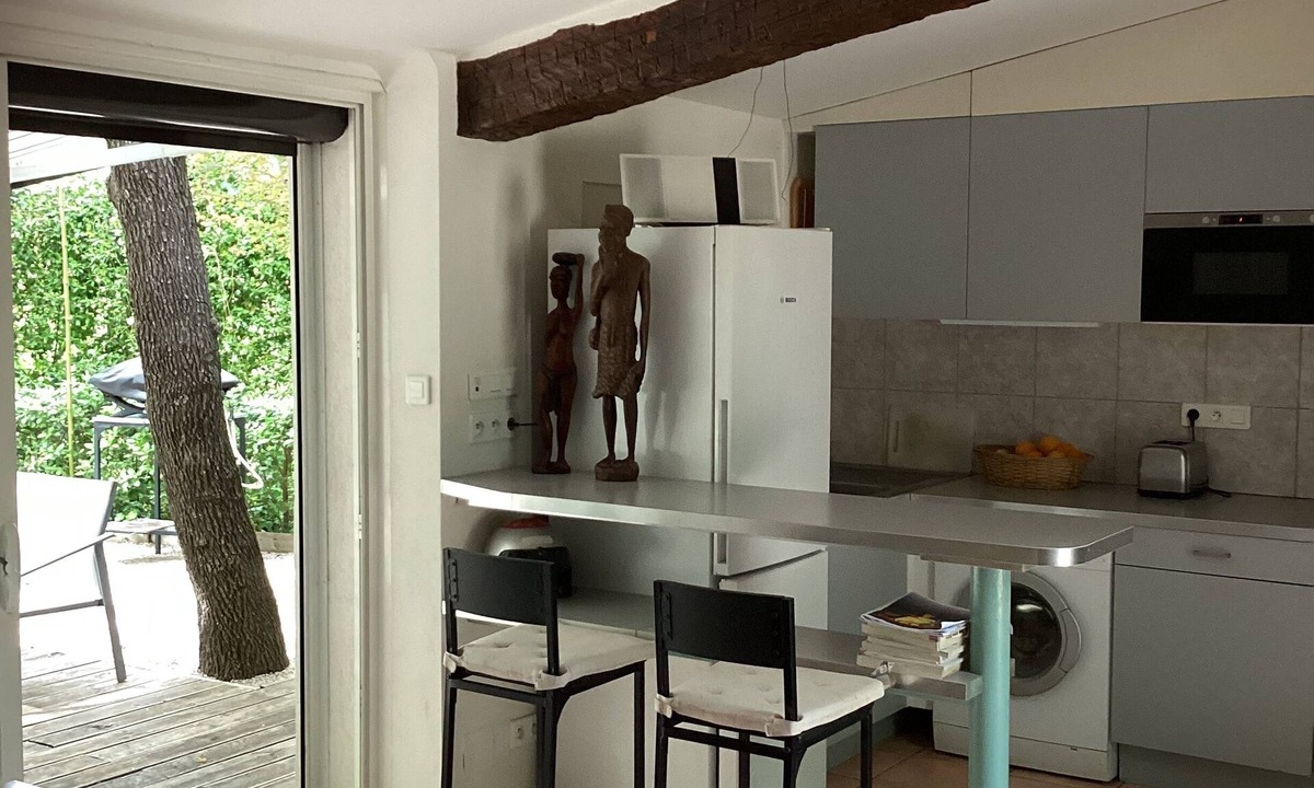 Cogolin Apartment | Studio Avec Terrasse et Pergola Dans Propriété Calme et Sécurisée