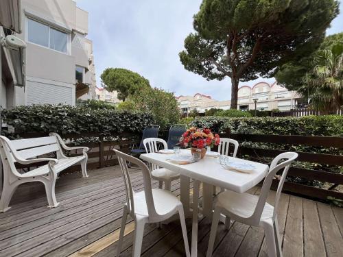 Port Rive Gauche Apartment | Studio Cabine Climatisé avec Terrasse et Piscine sur le Port de Gruissan, Proche Plage - 4 Couchages - FR-1-229-104