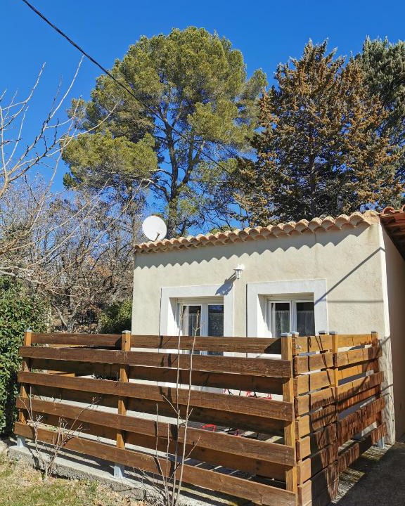 Pierrevert Apartment | Studio indépendant à 2 minutes du golf du Luberon