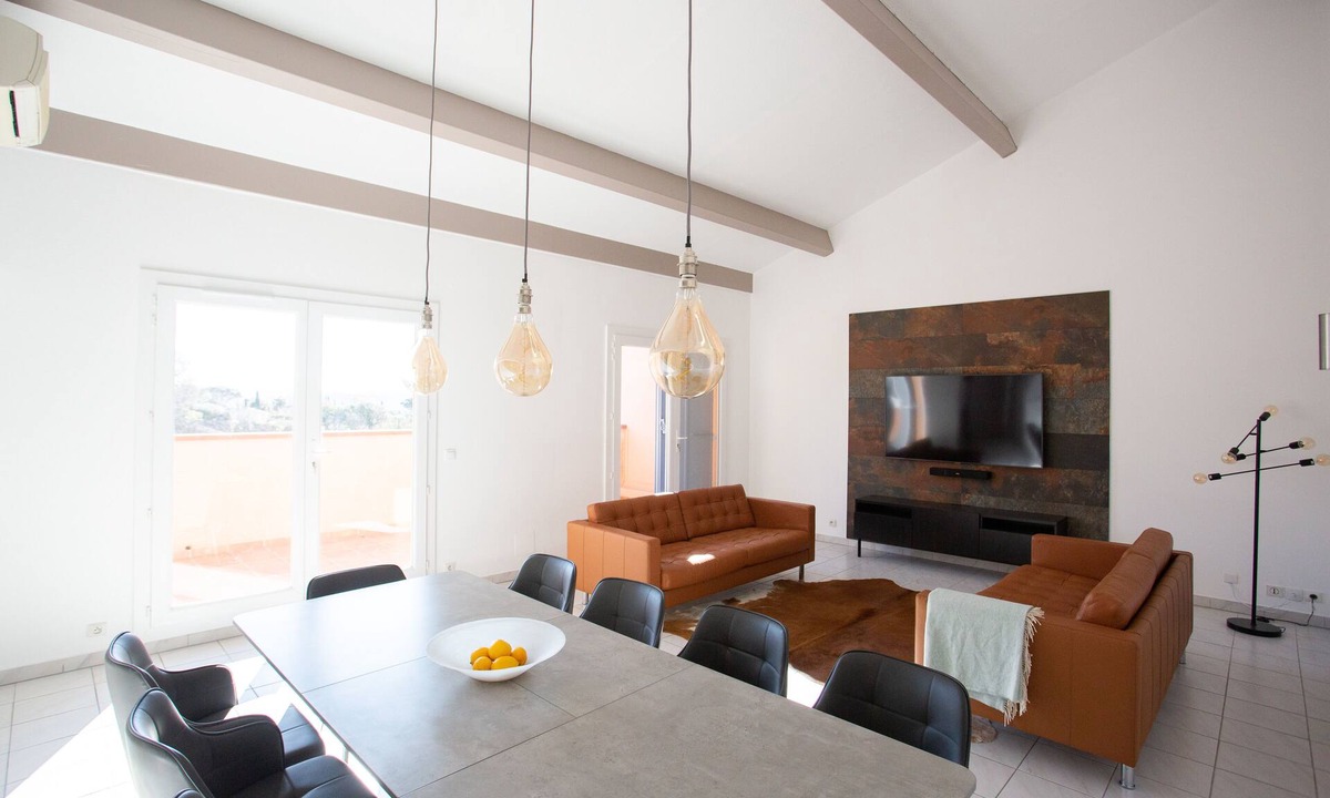 Grimaud Apartment | Stunning 3 bedroom, 3 bathroom penthouse apartment