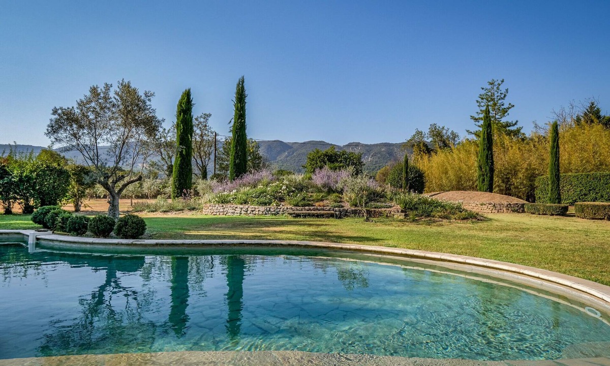 Oppede House | Stunning grand house for 16, views of the Luberon, heated pool, air conditioning