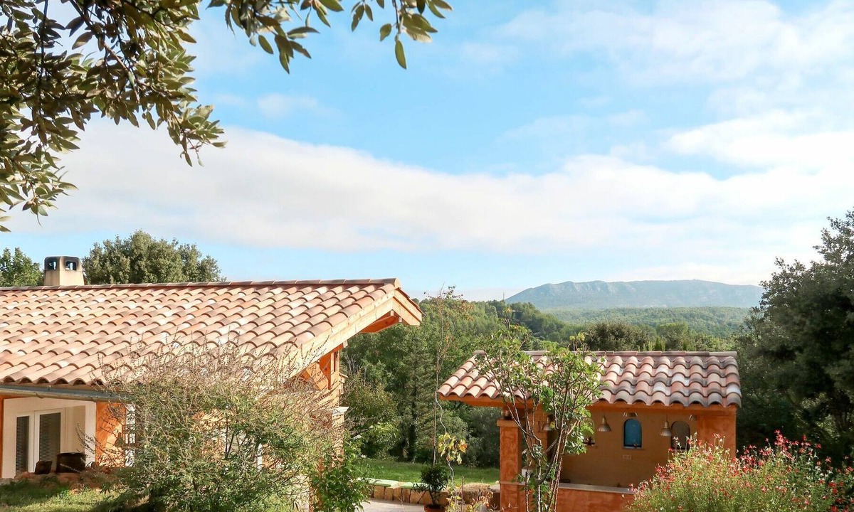 Jouques House | Stunning private villa for 6 people with private pool, WIFI, A/C, TV, terrace and parking