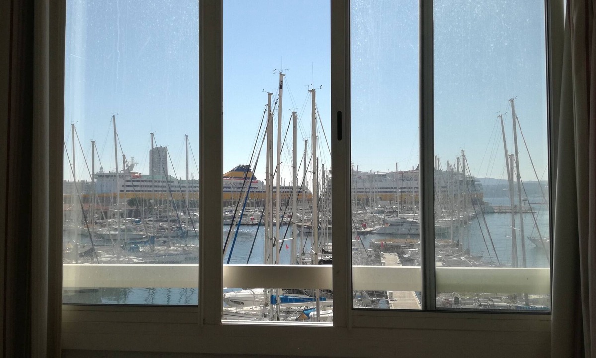 Old Town Apartment | T1 sea view Port of Toulon .