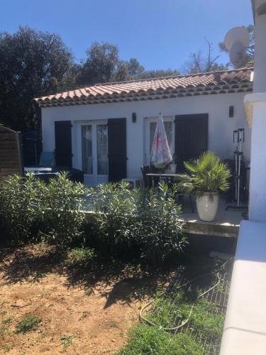 Camps-la-Source Villa | T2 aile de villa et Spa-jacuzzi privé et illimité et plateau d'acceuil offert!