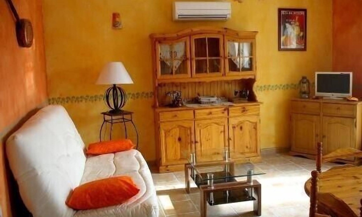 Pernes-les-Fontaines Cottage | The enclosure of cicadas cottage located in the Pearl of Comtat in Pernes Les Fontaines